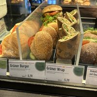 Grüner Wrap und Grüner Burger sind vegan   at Kamps - Konrad-Adenauer-Platz in Dusseldorf