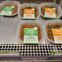 Ready meals from Flax&Kale: pb lassagne and yakotori stir-fry noodles at PMI - Deli Y Cia in Mallorca