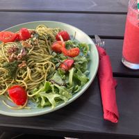 hausgemachtes Pesto und Banane-Himbeer Smoothie at Café Soleil in Aachen