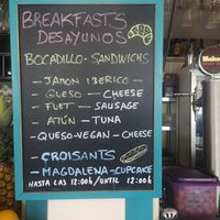 Breakfast menu board at Guingueta Cala Cristus in Girona