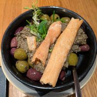 Oliven: 3.5/5 Tasty and a lot! Good amount for 3-4 people.
 at Spreegold - Bikini Mall in Berlin