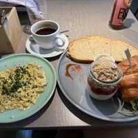 Scrambled tofu, vanilla "yoghurt" with raspberry and granola, croissant with vegan "meowzarella" and pesto, hummus and bread.  at Katzentempel - Bremen in Bremen