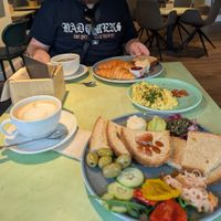 Es war alles super! Das Essen, die Bedienung, die Katzen 🥰 at Katzentempel - Bremen in Bremen