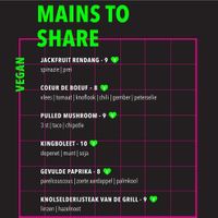 Diverse vegan gerechten om te delen at VandeStreek Oudegracht in Utrecht