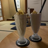 Banamilkshake can be made vegan without caramel sauce and without cream. Looks vegan like in the picture.  at Box Burger - Yumoto in Hakone