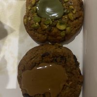 Oben Pistache 7/10 unten Lotus 10/10  at Mazira Patisserie  in Antibes