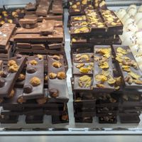 Three vegan dark chocolate bars at Qraftwerk in Grindelwald