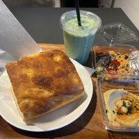 Vegan-friendly focaccia bread, cous cous salad, hummus and Spinach smoothie.    at THE CITY BAKERY - 代官山 in Tokyo