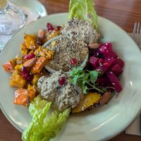Labneh & Kürbis Bowl (vegane Variante mit Hummus) at Fritz Mitte Schlossgasse in Jena