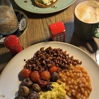 English Breakfast und Eggs Benedict in vegan    at Forest Park in Leipzig