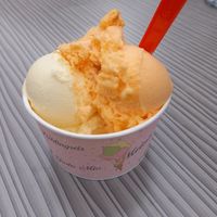Maracuja und Orangeneis at La Gelateria Uffenheim in Uffenheim