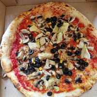 Pizza Quattro Stagioni ohne Schinken und Käse at Osteria da Pippo in Uffenheim