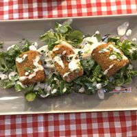 Pulled Beef Kroketten mit Rettich und Schnittlauchsoße  at La Petite Véganerie - Brasserie in Berlin