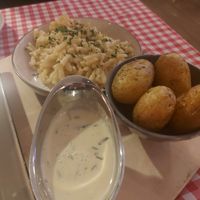 Garlic potatoes and "Käsespätzle" at La Petite Véganerie - Brasserie in Berlin