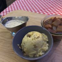 Bearnaise sauce, potato mash with onion and Coq au Vin  at La Petite Véganerie - Brasserie in Berlin