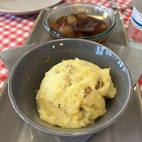 Knoblauch-Kartoffel-Püree und Coq au Vin  at La Petite Véganerie - Brasserie in Berlin