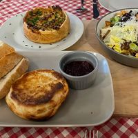 Caesar Salade, Quiche lorraine und Camembert   at La Petite Véganerie - Brasserie in Berlin
