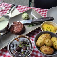 Steak with princess sauce, coq au vin, grenaille potatoes and potatoe gratin at La Petite Véganerie - Brasserie in Berlin