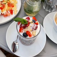 Chia Harmony (Chia Pudding mit Kokosjoghurt, Früchten und Granola)   at Café Max in Garmisch Partenkirchen
