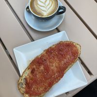 Capuccino tradicional con leche de avena y tostada de tomate y aceite  at Barista's Club in Bilbao