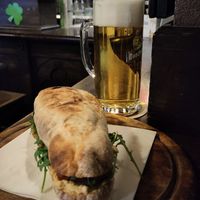 Buonissimo Cavan, buonissimo birra Bavarese 🌱💚 #Veganuary at Dubh Linn in Parma