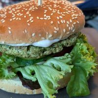 Vegan Green Oat Burger at Svenjas Diner  in Idar-oberstein