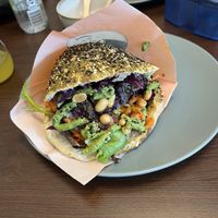 Vegansk pita med falafel + ekstra chilisauce 🌶️  at The Original Pita in Odense