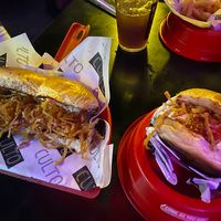 Hot Dog "Rabugento" e Burger "Light My Fire" at Culto Bar in Rio De Janeiro