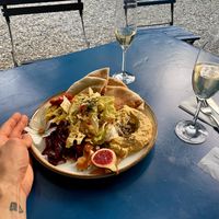 vegan hummus platter CHF 25.- (Hummus, pitta bread, various salads, vegetable garnish & pickles) with an organic sparkling wine CHF 9.- at Zehendermätteli im Glück in Bern