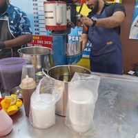 Making cendol at Ais Tingkap in Penang