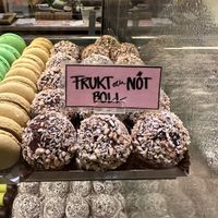 Confirmed vegan item 🌱   at Gunnarsons Specialkonditori in Stockholm