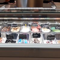 Flavors, yellow dot for vegan at Gelateria Bongusto in Abtwil