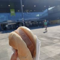 Vegane Leberkässemmel mit süßem Senf at Leberkas-Pepi in Vienna