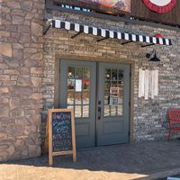 Front view of cafe at Barb's Bites in Pine