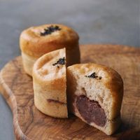 Vegan gluten free bean paste bread

Photo credit: comme_n_gf on Instagram at Comme'N Gluten Free  in Tokyo