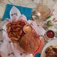 Burger at Le Poulpi Place in Grasse