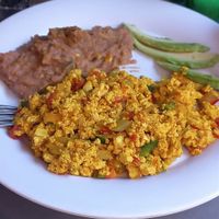 Tofu a la mexicana, con sus frijolitos y aguacatito ♥️🇲🇽 at Distopía Coffee Zone in Mexico City