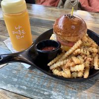 Vegan burger and Jeju juice  at Greenroof Jeju 꽃담수제버거 in Jeju
