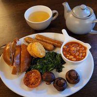 Veganised British breakfast at The Pride Of Paddington in West London