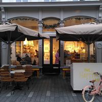 Store front at The Happiness Café in Den Bosch