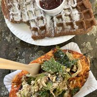 Veganes Ciabatta belegt mit Kürbis, Rote Beete und Wirsing Salat. Hafer-Apfel Waffeln mit Pflaumen-Zimt Sauce.  at La Cantina - Der Holzofen in Giessen