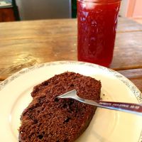 Chocolate cake & homemade ice tea at little green kitchen - Kunibertsviertel in Cologne
