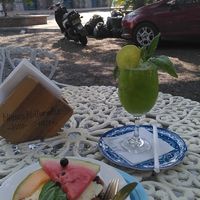 Limonada y hamburguesa  con garbanzos at Nieves Naturales in Tolima
