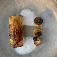 Koolrabi gevuld met koolrabi afgedekt met aubergine afgelakt met Rotterdamse soya saus, vergezeld met oesterzwam met zwarte soyaboon at Restaurant Te Koop in Tilburg in Tilburg