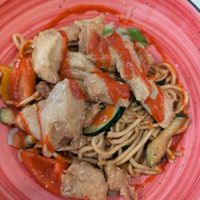 Asiatische Nudelpfanne mit veganem Hähnchen at Cafeteria Zur Rosen in Jena