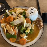 Cari épicé, lait de coco, tofu. Sans gluten   at Koh Tao in Mont-saint-hilaire