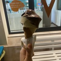 Cioccolato senza zucchero al latte di riso e pistacchio  at Gelateria Via Piave in Noventa Di Piave