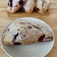 Vegan scone at Mälis in Biarritz