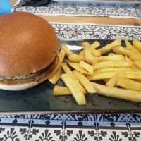 Hamburguesa de alcachofa, champiñones y mermelada de tomate at Bar 78 in Foz