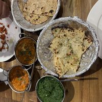 Roti und Naan mit Knoblauch  at Bombay Talkies in Kuala Lumpur